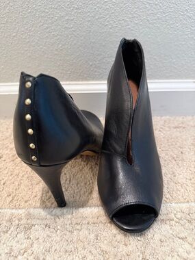 Halogen Size 8M Black Leather Low Vamp Peep Toe Studded Stiletto Booties